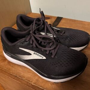 Brooks Ghost 16 men’s 11 D black/white/grey EUC